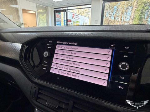 Volkswagen T-Cross 1.0 TSI SEL Euro 6 (s/s) 5dr 32