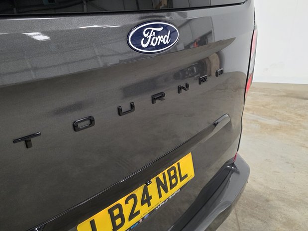 Ford Tourneo Custom Tourneo Custom 320 L2 Diesel FWD 2.0 EcoBlue 136ps H1 Titanium 9 Seater 19