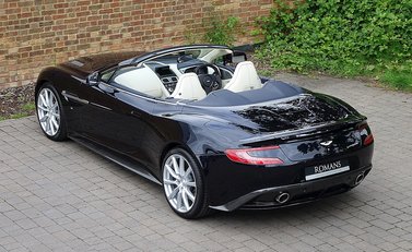 Aston Martin Vanquish Volante 16