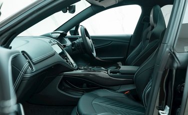 Aston Martin DBX 707 16