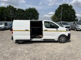 Peugeot Expert MWB L2H1 Low Roof Professional 2700 Air Con Tow Bar EURO 6 NO VAT 9