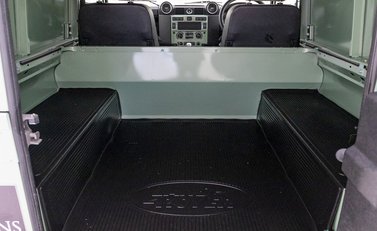 Land Rover Defender 90 Heritage Hard Top 26