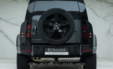 Land Rover Defender 110 D300 X-Dynamic HSE 5