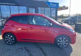Toyota Aygo VVT-I X-TREND X-SHIFT 5 DOOR AUTO 6