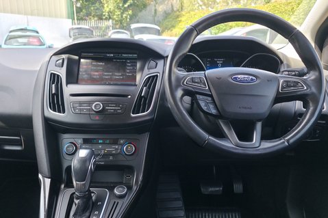 Ford Focus TITANIUM…1 FORMER KEEPER,11 SERVICES,SAT NAV,CLIMATE CONTROL 13