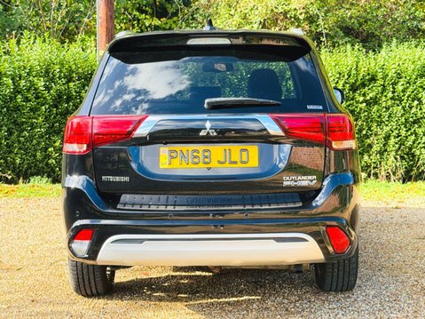 Mitsubishi Outlander 2.4h TwinMotor 13.8kWh 4h SUV 5dr Petrol Plug-in Hybrid CVT 4WD Euro 6 (s/s 8