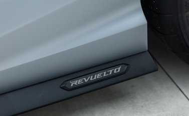 Lamborghini Revuelto 40