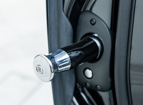 Rolls-Royce Cullinan Black Badge 32