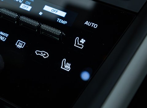 Porsche Macan 4 Electric 27