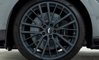 Aston Martin DBX 707 8