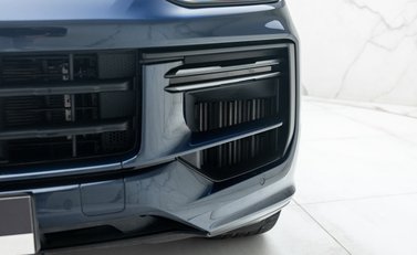 Porsche Cayenne TURBO E-HYBRID COUPE WITH GT PACKAGE 41