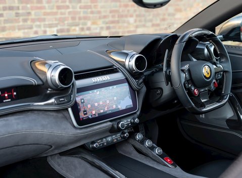 Ferrari GTC4 Lusso 15