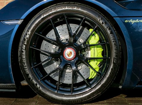 Porsche 918 Spyder Weissach 12