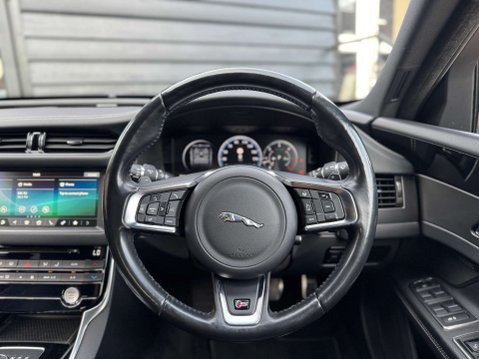 Jaguar XF 3.0d V6 S Saloon 4dr Diesel Auto Euro 6 (s/s) (300 ps) 25