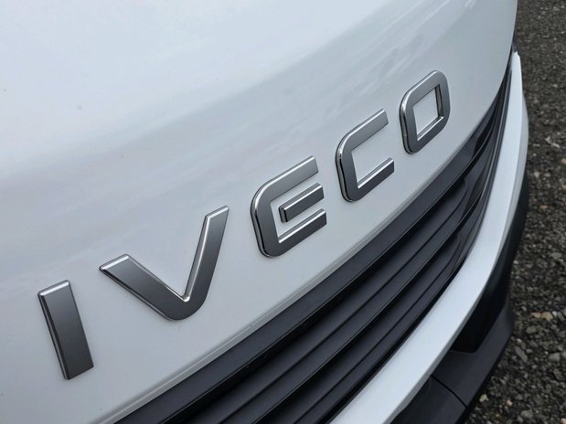 Iveco Daily 35C Hi-Matic Business Curtain / Box with column Tail-lift 14