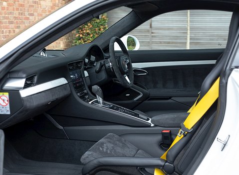 Porsche 911 (991.2) Carrera 4 GTS 17
