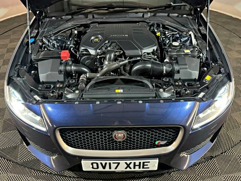Jaguar XF D V6 S 11