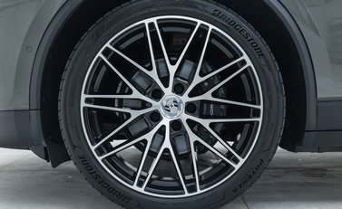 Porsche Macan 4 Electric 31