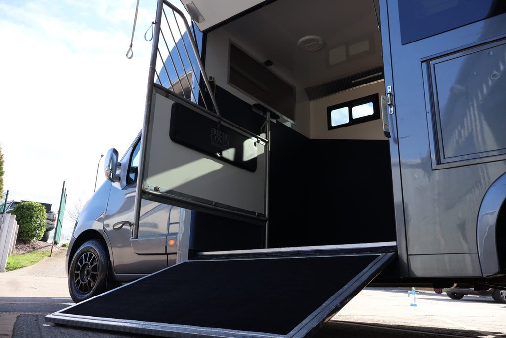 Renault Master 3.5 ton Coach Built Freddie Gover Horsebox with uprated suspension alloys  29