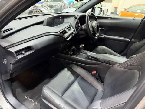 Lexus Ux 2.0 250h SUV 5dr Petrol Hybrid E-CVT Euro 6 (s/s) (184 ps) 32
