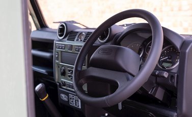 Land Rover Defender 90 Heritage Hard Top 11