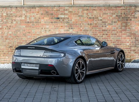Aston Martin V12 Vantage S 7