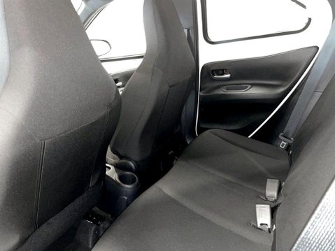 Toyota Aygo X 1.0 VVT-i Edge Hatchback 5dr Petrol Manual Euro 6 (s/s) (72 ps) DAB Radio - 20