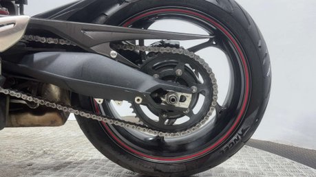 Triumph Street Triple R 2014 ONLY 15K NEW MOT ARROW EXHAUST VERY CLEAN NAKED 37