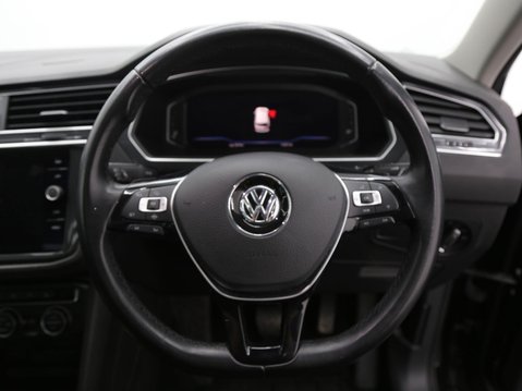 Volkswagen Tiguan 2.0 TSI SEL DSG 4Motion Euro 6 (s/s) 5dr 10
