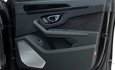 Lamborghini Urus 22