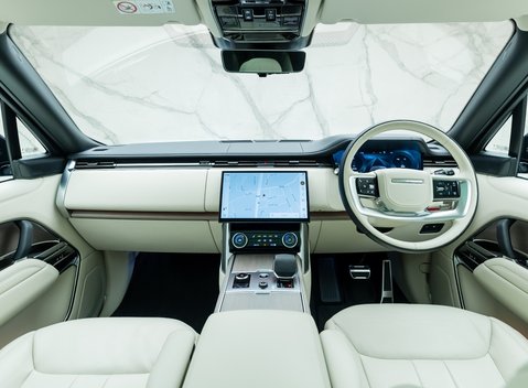 Land Rover Range Rover P510e First Edition 21