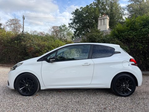 Peugeot 208 1.2 PureTech Black Edition Euro 6 3dr 6