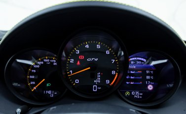 Porsche Cayman GT4 (718) 19