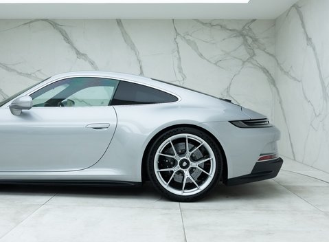 Porsche 911 GT3 Touring (992) 29
