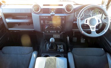 Land Rover Defender 90 XS 14