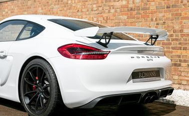 Porsche Cayman GT4 23