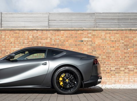 Ferrari 812 Superfast 24