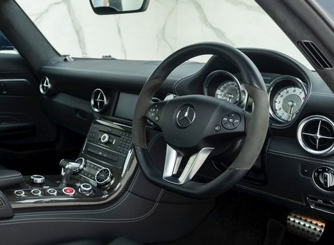 Mercedes-Benz SLS AMG 12