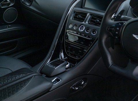 Aston Martin DBS Superleggera 17