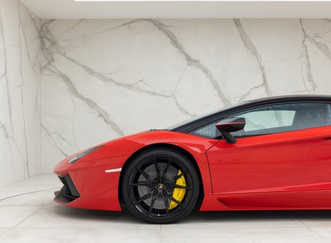 Lamborghini Aventador LP 700-4 Pirelli Edition 30