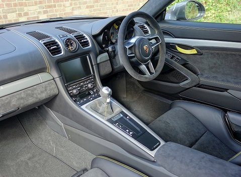 Porsche Cayman GT4 Clubsport 23