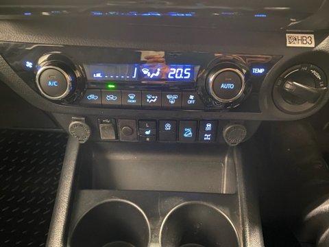 Toyota Hilux INVINCIBLE 4WD D-4D DCB 20