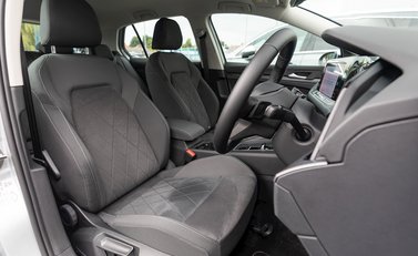 Volkswagen Golf 8 2.0 TDI Style 12