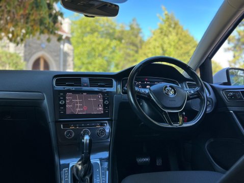 Volkswagen Golf SE NAVIGATION TSI EVO DSG 8