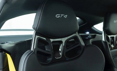 Porsche 718 Cayman GT4 11