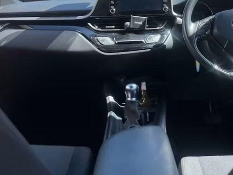 Toyota C-HR 1.8 VVT-h GPF Icon SUV 5dr Petrol Hybrid CVT Euro 6 (s/s) (122 ps) 7
