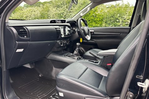 Toyota Hilux Active ECB 4WD D-4D Pickup 13