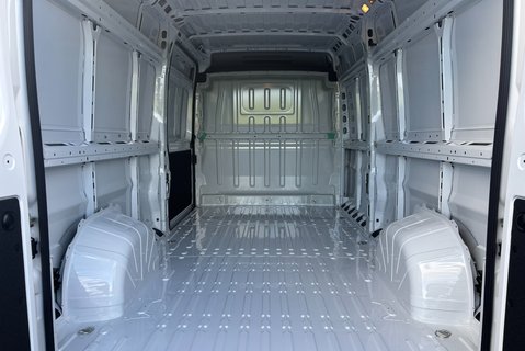 Peugeot Boxer BlueHdi 335 L3H2 Professional Premium Plus Panel Van 13