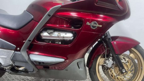 Honda ST 2001 24K RUNNING PROJECT BIKE SPARES OR REPAIR TOURER 1100CC 27