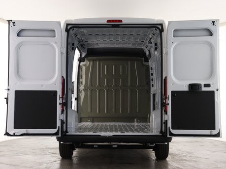 Peugeot Boxer 335 L2H2 BHDi 140 MT6 Professional 3